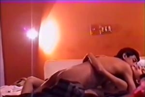 Скриншот к Индусская парочка сношается на кровати