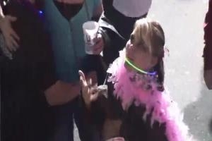 Скриншот к Сиськи красоток на Марди Грасс