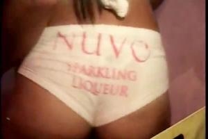 Скриншот к Телочки с зачетными попами ходят по улицам